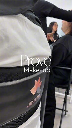 Non è solo make-up. È il momento esatto in cui il volto cambia… e la storia comincia. Dietro ogni dettaglio di Freak! Il Musical c’è un mondo che prende vita, un’identità che si svela, un’anima che sale sul palco prima ancora del sipario. 🎭 #F#FreakIlMusicalB#BackstageM#MusicalTeatroMusicale