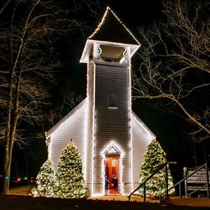 Come experience the festivities at Shepherd of the Hills in Branson, MO this Holiday Season! Enjoy our seasonal show, A Shepherd’s Christmas Carol, and plenty of events filled with cheer like our Christmas Carriage Rides, Trail of Lights, North Pole Adventure and more! | The Shepherd of the Hills