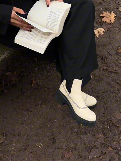 My go-to Chelsea Boot for this season! The SOREL JOAN FRWD waterproof boot is perfect for winter. | SOREL