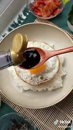 A slight twist to your typical weekday dishes! Fancy a quick trip to Asia? Then this one is for you. Gyeran Bap (Korean Egg Rice), using our Maggi Liquid Seasoning ✨ is super easy to make and will only take you a couple of minutes. For the full recipe, check out @thatfoodiejess on Instagram >> https://www.instagram.com/p/CWJfVAhoPtY/ | MAGGI