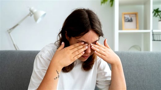 6 Quick and Easy Eye Exercises for Desk-bound Wellness