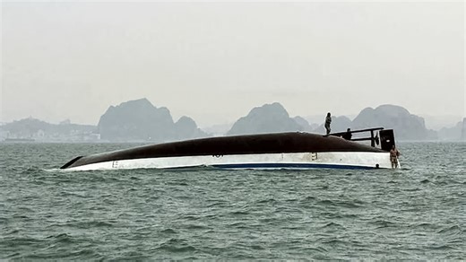Tourist boat capsizes in Ha Long Bay, killing dozens of passengers