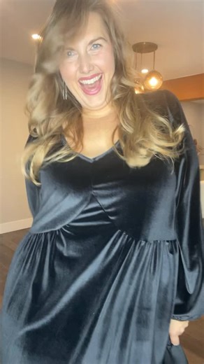 Charlotte Elizabeth on Instagram: "✨ From cozy-cute to holiday luxe in one twirl The @smashtess Velvet Collection is HERE just in time for Christmas and she’s serving soft, stretchy, shimmer-y magic. Perfect for holiday parties, cozy hosting nights, and every moment you want to feel effortlessly glam. 🎄 Launching now, which velvet vibe are you snagging first? #SmashTess #VelvetCollection #HolidayStyle #TryOnHaul #FestiveFashion"