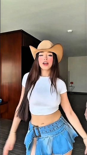 Cowboy hat or no hat? 🤠 Western outfit check
