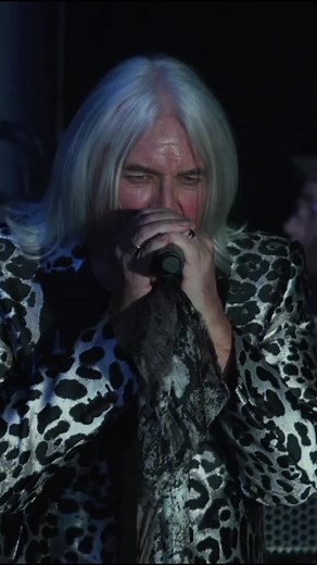Who ya foolin?? 😈🎤 Watch the full performance on the official Def Leppard YouTube channel! ▶️ #defleppard #80s