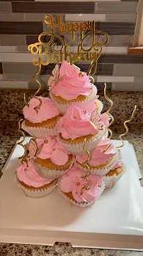 Cupcake tower tutorial🌸 #cupcaketower #cupcakes #decoratingcupcakes #birthdaygifts #pasteles