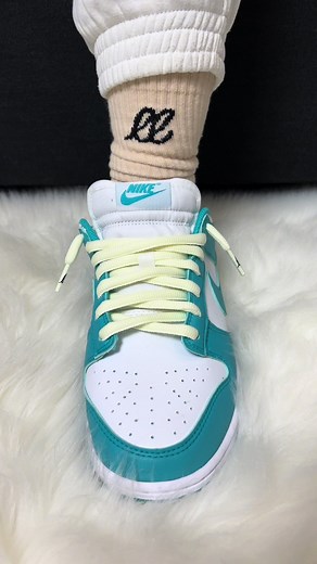 Tired of tying? We love this top-down lacing method to give your sneakers a clean aesthetic Sneaker: — Nike Dunk Low 'Clear Jade' Colorway: — White, Clear Jade, White Lace-swap: — Electric Cream thick oval shoelaces in 53