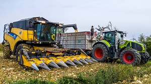321K views · 4.1K reactions | In questo video vi portiamo la New Holland Agriculture CR960 Biassiale con barra Dominoni da 8 file! It's Mais time  Scomparin lavori agricoli SNC | AgroNord | Facebook
