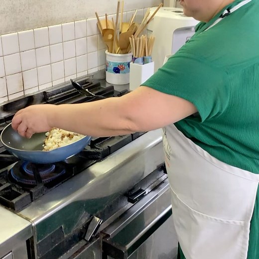 Mako🌱🌱🌱／料理研究家 | . 📺あさイチみんなゴハンだよ！ に生出演させていただきました📺 いつもこんな素敵な笑顔で待ち構えていて下さる @taekomamura 駒村さん❣️今日も優しいリードをして下さり、ありがとうございました。... | Instagram