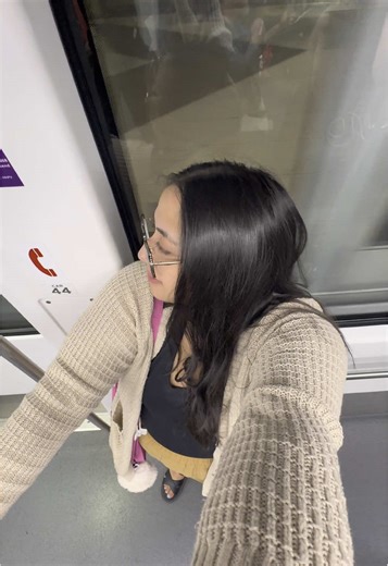 Serving an ICarly moment. Solo in Seattle 🌆 but the best is yet to come! My mami joins the fun! Stay tuned! ✈️💗 #solotravel #solotravelwoman #seattle