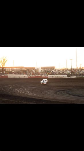 33 reactions | A few actions shot from Springfield Raceway....  23 Media #bringitandslingit #TeamMaxima #indianoutlaw #thebeast #dirttrackracing | Muskrat Racing Team | Facebook