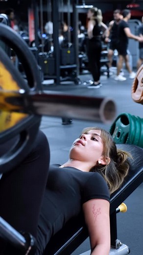 O2 World Fitness & Wellness on Instagram: "🏋️‍♂️ O2 World’de spor sadece bir rutin değil, tam anlamıyla bir keyif! 🔥 Enerji dolu ortamı, profesyonel ekipmanları ve motivasyonunuzu yükselten antrenör kadrosuyla O2 World, Denizli’nin en iyisi! #O2World #Denizli"