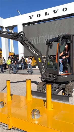 Digger_Girl trying out the Volvo Skill Challenge at Conexpo 2023 #excavator #volvoce #constructionequipment #heavyequipment-003 #bulldozers #thediggergirl #construction #machinery | Koollas
