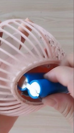 Let's see how to disassemble a broken mini fan to recycle it.