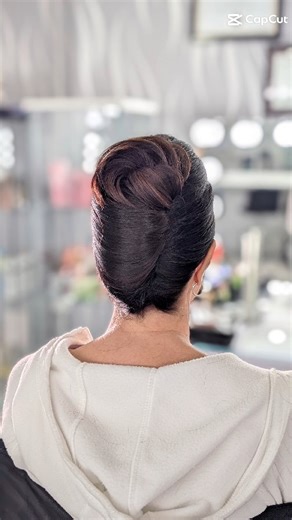 𝐇α𝗂𝗋 ᑯ𝖾𝗌𝗂𝗀𐓣 ᑲ𝗒 𝐊α𝗌𝗂α on Instagram: "French twist #frenchtwist #hairstylist #hairstyle"