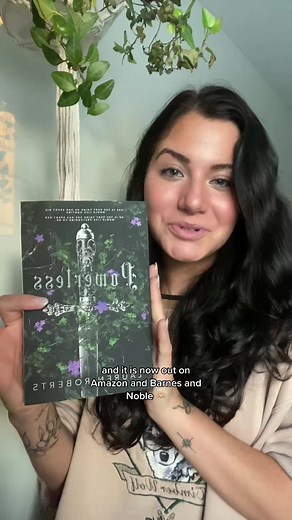 Lauren Roberts (@laurenrobertslibrary)’s video of powerless book