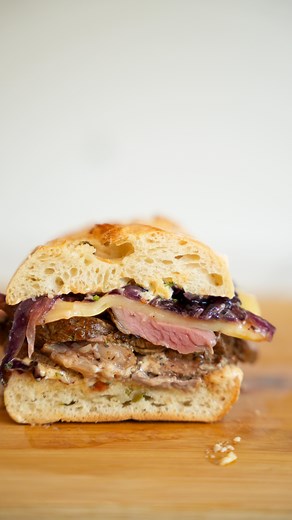 A Delicious Steak Sandwich 🥖 🥩 Probably one of my best sandwiches that I’ve ever made 🔥🤌🏾 𝐅𝐨𝐫 𝐭𝐡𝐞 𝐬𝐭𝐞𝐚𝐤 * 250g Sirloin steak * 2 Tbsp Avocado oil * Salt and pepper * 15g Butter * Fresh Basil * Fresh Rosemary sprig * 4 Garlic cloves * 1 Baguette or any bread of your choice 𝐅𝐨𝐫 𝐭𝐡𝐞 𝐜𝐚𝐫𝐚𝐦𝐞𝐥𝐢𝐬𝐞𝐝 𝐨𝐧𝐢𝐨𝐧𝐬 * 1 large red onion * 2 Tbsp Avocado oil * 1 tsp Bbq seasoning * 1/2 tsp Garlic salt * 1/2 tsp Black pepper * 1 Tbsp Honey 𝐅𝐨𝐫 𝐭𝐡𝐞 𝐬𝐩𝐢𝐜𝐲 𝐜𝐫𝐞𝐚𝐦 𝐜