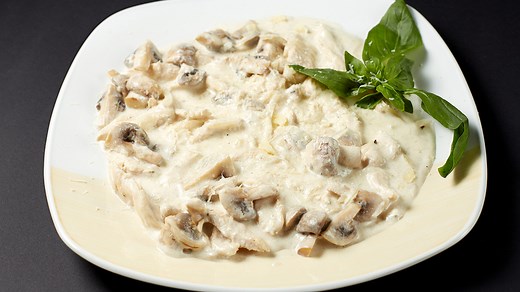 Filets de poulet à la crème et vin blanc