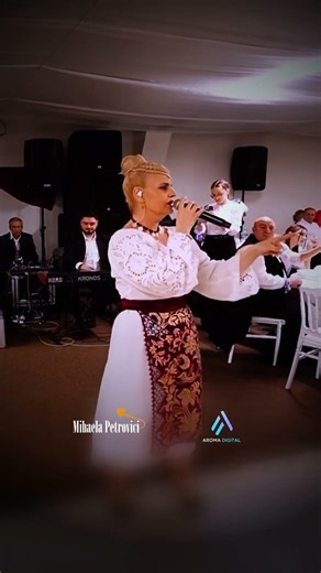 Ieși Mândruțo la Ochece ♥️ Ascultă pe canalul oficial ♥️ #AromaDigital #MihaelaPetrovici #Live