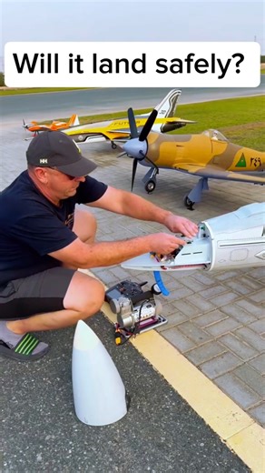 Can he land this Giant F-18 super hornet? ‪@HangarDubai‬ #rcplane #rcjet #f18