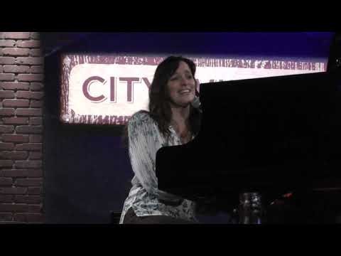 Chantal Kreviazuk "Walk Away" [Kelly Clarkson] + story - live 5/15/26 (6) Boston, MA