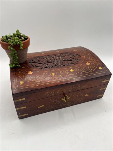 Gorgeous Rosewood Carved Box With Brass Inlay and Keys!! / Jewery Box / Storage Box / Decorative Box / Eclectic Decor - Etsy