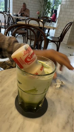 Avocado Coffee Rekomendasi Hangout Jakarta