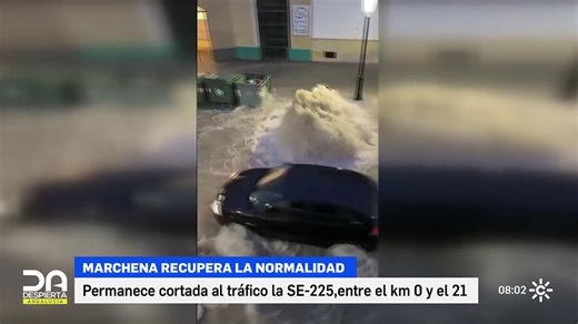 Una tromba de agua en Marchena inunda calles y provoca el corte de una carretera y del tren