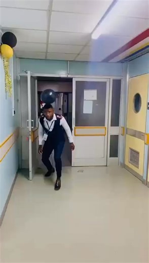 🛑 Breaking News 🛑 🇳🇦 Namibia's favorite matron, Job Ndeulita, who was recently appointed as Matron for the Pediatric Wards – Central Hospital, spent his Christmas and Family Day like this in the pediatric wards. 🎄👶🏽🍼 As usual, whenever he is on duty, all the newborn babies are quietly “reciting Psalm 21” 🙏🏽😇 and patiently waiting for the next feeding time. 🍼🕊️ May God bless Tate Ndeulita and all our uniformed men and women who continue serving during the holidays. 🙏🏽🇳🇦👮🏽‍♂️👩�