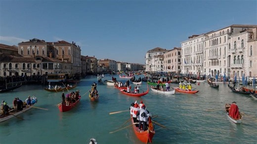 Vidéo. Carnaval de Venise 2025 : parade nautique colorée