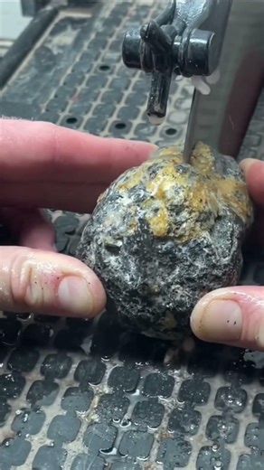 agate cut open with geode inside