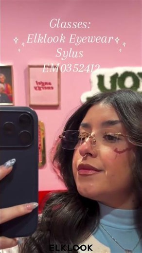 Comment if you’re wearing glasses right now!💖🙌