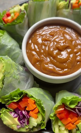 Delicious Veggie Fresh Spring Rolls with Peanut Sauce