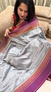 🩵 𝐄𝐋𝐄𝐆𝐀𝐍𝐓 𝐈𝐊𝐓𝐀𝐑𝐀 𝐒𝐈𝐋𝐊 𝐓𝐖𝐈𝐋𝐋 𝐁𝐀𝐍𝐀𝐑𝐀𝐒𝐈 𝐒𝐀𝐑𝐄𝐄 🩵 A breath of elegance in 𝐏𝐀𝐋𝐄 𝐁𝐋𝐔𝐄, this lightweight stunner is woven in soft-drape 𝐊𝐀𝐃𝐖𝐀 𝐖𝐄𝐀𝐕𝐄, featuring a striking 𝐂𝐎𝐍𝐓𝐑𝐀𝐒𝐓 𝐌𝐀𝐆𝐄𝐍𝐓𝐀 𝐉𝐀𝐌𝐃𝐀𝐍𝐈 𝐁𝐎𝐑𝐃𝐄𝐑. Paired with a 𝐂𝐎𝐍𝐓𝐑𝐀𝐒𝐓 𝐌𝐀𝐆𝐄𝐍𝐓𝐀 𝐉𝐀𝐌𝐃𝐀𝐍𝐈 𝐁𝐋𝐎𝐔𝐒𝐄, it’s a perfect blend of grace, tradition, and artistic finesse. ✨ 𝐉𝐨𝐢𝐧 𝐮𝐬 𝐭𝐨 𝐞𝐱𝐩𝐞𝐫𝐢𝐞𝐧𝐜𝐞 𝐭𝐡𝐢𝐬 𝐦𝐚𝐠𝐢𝐜 𝐚𝐭 𝐨𝐮𝐫 𝐞𝐱𝐡𝐢�