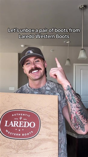 Unboxing The Novak Boots from Laredo Western