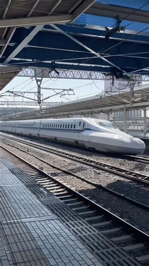 N700S 東海道新幹線 ひかり 東京行き列車の通過の様子です。JR東海 米原駅 SHINKANSEN