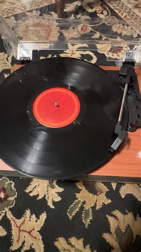 $42.99 Retro Turntable Record Player Udreamer UD005 w speakers, 3.5mm & Bluetooth input w RCA Output