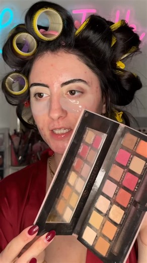 Lavi on Instagram: "FULL GLAM MAKEUP IS BACK!! Let’s do some fun holiday glam ✨🥰🫶🏻 @valentino.beauty brow pencil @lorealparis brow gel @hudabeauty icy nude palette @anastasiabeverlyhills modern renaissance @halfmagicbeauty by Donni Davy glitter puck @lawless liquid liner @nine2fiveskin spray away @povbeauty Beauty glaze it @narsissist pot concealer #makeuptutorial #realskintexture #acnemakeup #fullglammakeup #holidaymakeup"