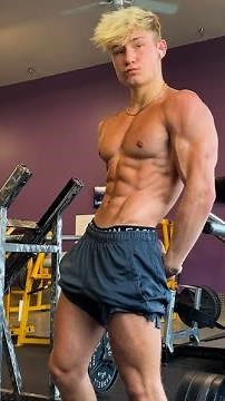 Teen ripped bodybuilder flexing aesthetic muscle / Full vids link in the description