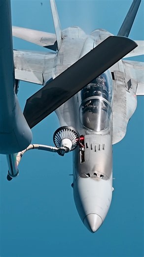 Extending air mobility beyond borders 🇨🇦 #ICYDK The 6th Air Refueling Wing regularly conducts air refueling operations in support of U.S. and Allied partners. Recently, members of the 91st Air Refueling Squadron demonstrated these capabilities alongside the Royal Canadian Air Force during Exercise Nighthawk Rage, a combined training strengthening U.S. and RCAF interoperability in an operational environment. 📽️ | SrA Zachary Foster Air Mobility Command | Royal Canadian Air Force | MacDill Air 