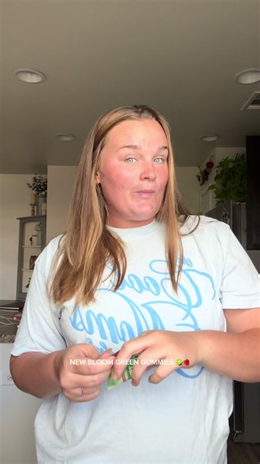 @Bloom Nutrition you never fail to amaze meee 🫶🏼🫶🏼🥹 poppinnn my greens like candy thanks to you 😛 #CapCut #girl #bloom #tiktokshop