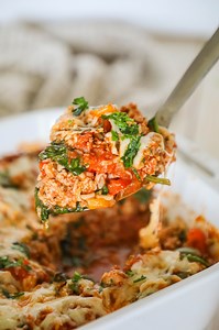 Made this Ground Turkey Stuffed Pepper Casserole because I wanted something healthy-ish… but also easy enough to throw together between school pickup and homework. Nailed it. 🙌 Liz said "This is delicious and my EXTREMELY picky eaters even liked it! It’s super easy to put together and our family of four has plenty of leftovers." Comment 𝐒𝐭𝐮𝐟𝐟𝐞𝐝 𝐏𝐞𝐩𝐩𝐞𝐫 for the link! . . . https://easyfamilyrecipes.com/stuffed-pepper-casserole-ground-turkey/ | Easy Family Recipes