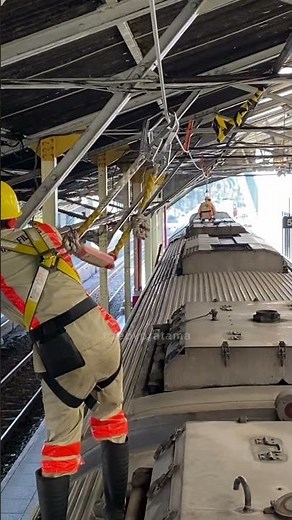 Proses Pengisian Air Kereta Api