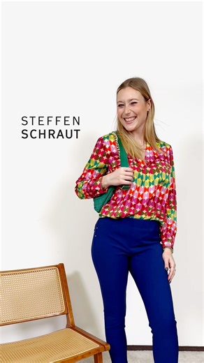 🌸 Hallo, Frühling! Erwecke deinen Kleiderschrank mit den brandneuen Fashion-Trends der STEFFEN SCHRAUT Frühjahrs/Sommer Kollektion 2025 zum Leben! 🌈 Lass dich von Leonie Salewski QVC inspirieren, die dir zur Saisoneröffnung unser Tageshighlight präsentiert: eine lebhafte Bluse, die deinem Stil den ultimativen Kick verleiht. ✨ Ergänze das Ganze mit unserem Extraangebot – einer schicken Umhängetasche, die Funktionalität und Moderne perfekt kombiniert. 👜 Diese Teile strahlen pure Eleganz und Raf