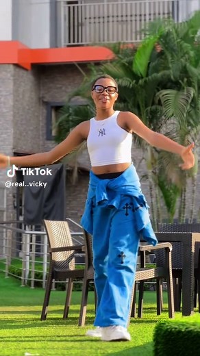 Vicky's Black Heart: Dance and Love on TikTok