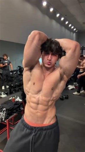 Hard work pays off. 🏋️‍♂️ #gymrat #shorts #gymmotivation #workout #aesthetic #muscleman #shredded