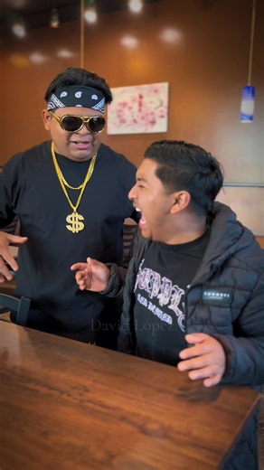 Manager enseñándole modales y clase a Rocky – Parte 1