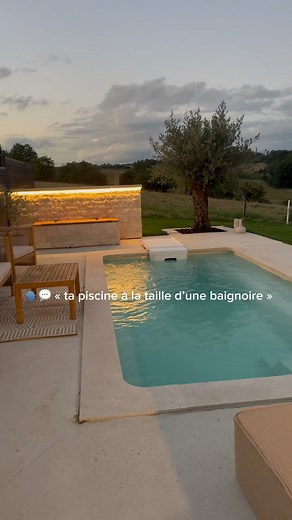 Perrine & Val | PISCINE - de 10m2💦 Notre mini piscine qu’on adore 🙈 On peut quand même y faire beaucoup de choses : des gros ploufs et y nager 😀🏊‍♀️... | Instagram