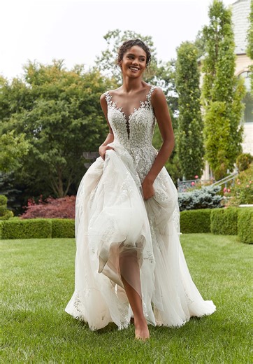 Wedding dress for short bride with big bust | Honestweddingadvice.com