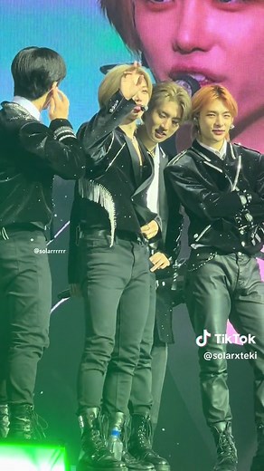 Felix Mania in Manila: Abs Revealed | Stray Kids